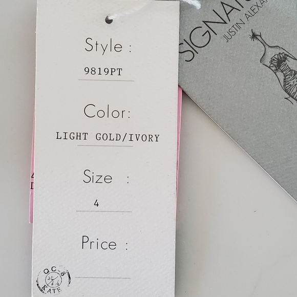 Wedding dress - Picture 5 of 11